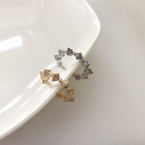 Pyramid Earcuff